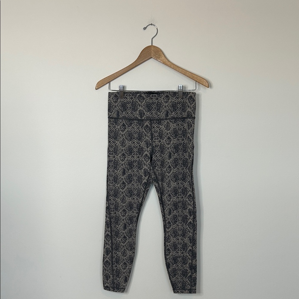 Athleta Women’s Snakeskin Ultimate 7/8 Tight Size Small EUC